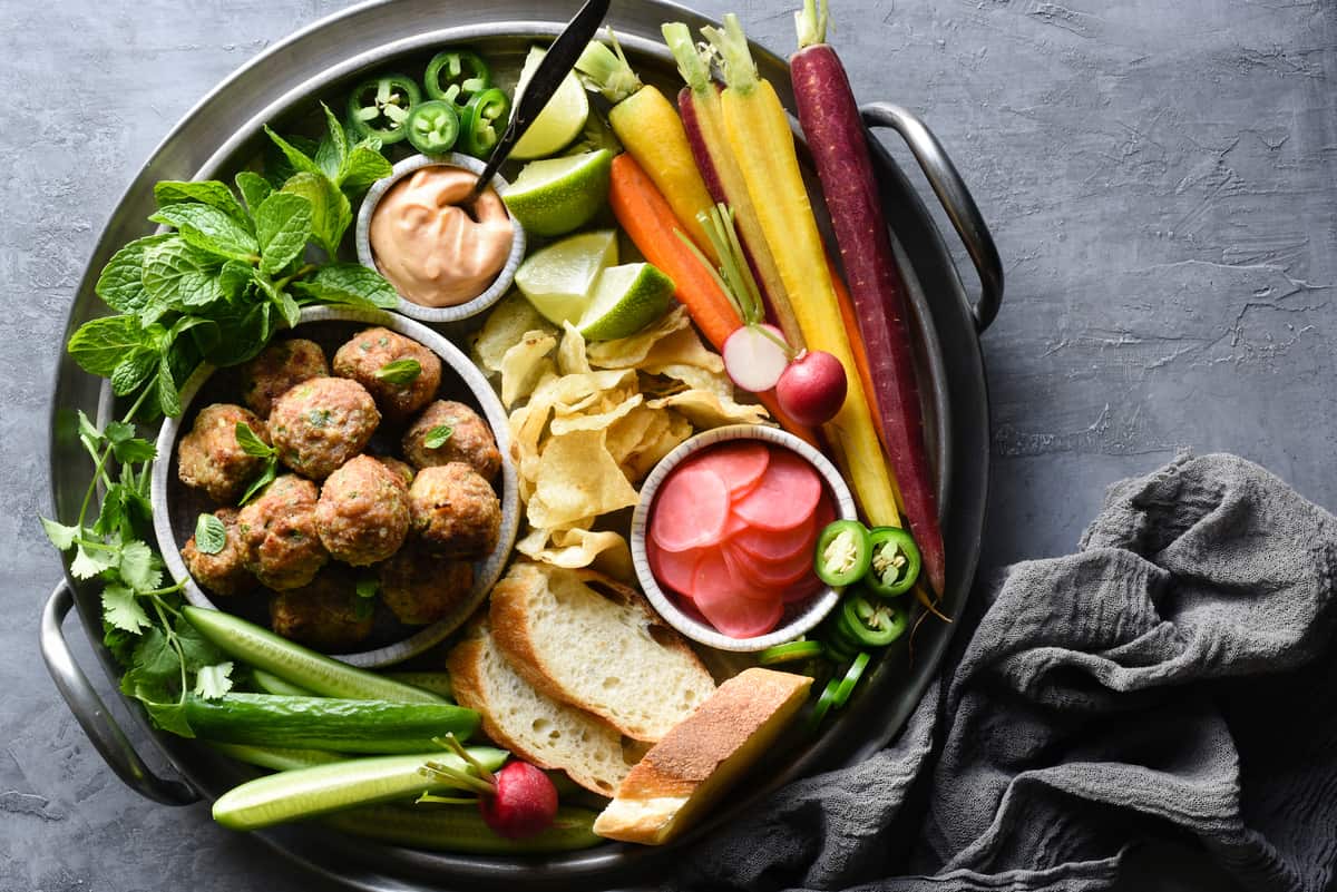 This Banh Mi Meatball Snack Dinner is a healthful platter of fresh ingredients that the whole family will love. Turkey meatballs, fresh and pickled veggies, bread, potato chips and dipping sauce - it's a fun meal that comes together easily. | foxeslovelemons.com