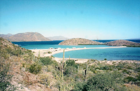 El Requesón, Bahia Concepcíón