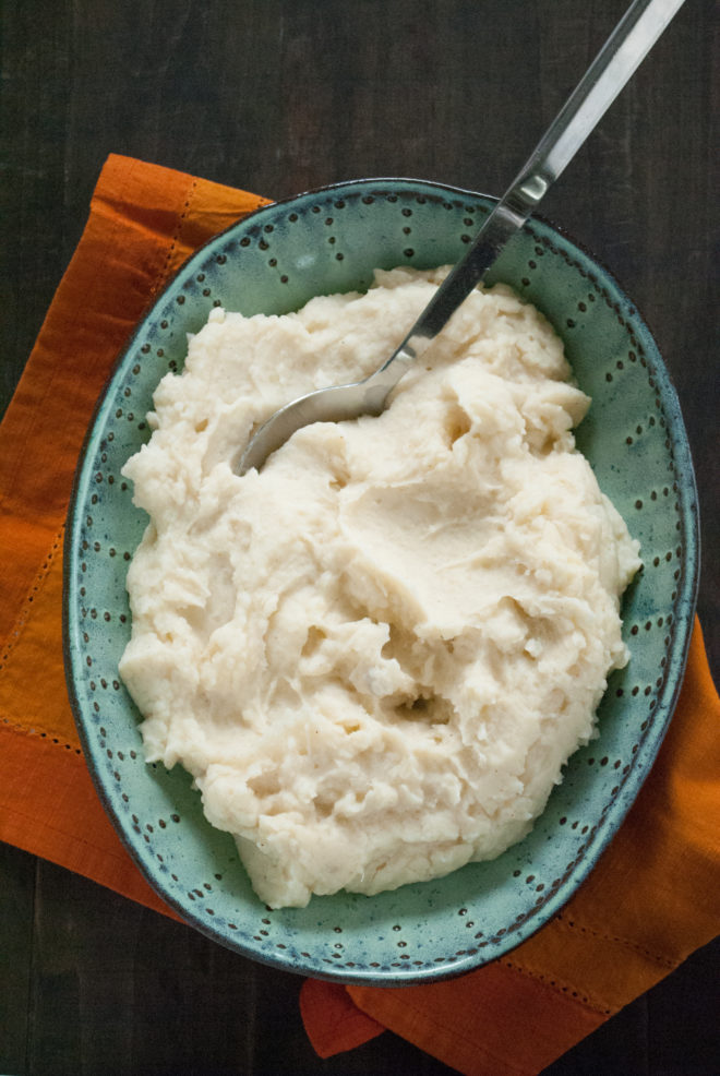 Culinary School Lesson: Super Seasoning For Your Spuds - Chef tricks to make the most delicious mashed potatoes of your life! | foxeslovelemons.com